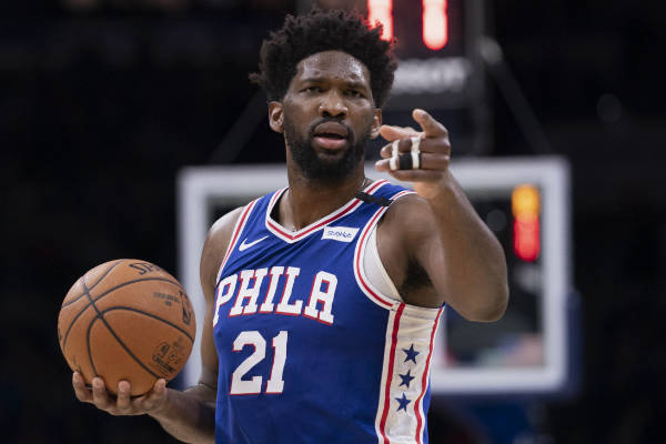 美國隊戰勝塞爾維亞，喬爾·恩比德表現不佳