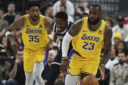 湖人1分險勝籃網(wǎng)：里夫斯爆發(fā)，拉塞爾絕殺未果